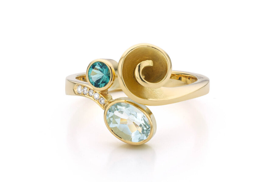 Gouden ring met roosje Nicoline van Boven