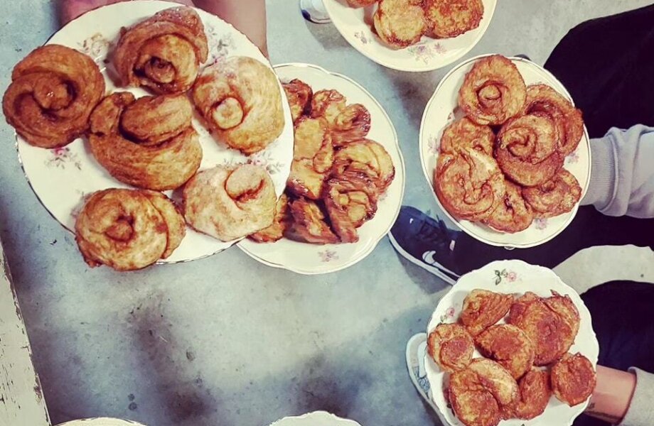 Mini bolussen op verschillende borden