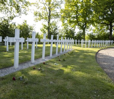 Witte kruisen op op ereveld  Franse begraafplaats