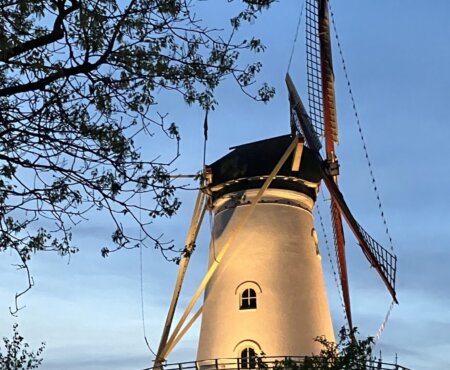 Versierde molen Aeolus in Wemeldinge