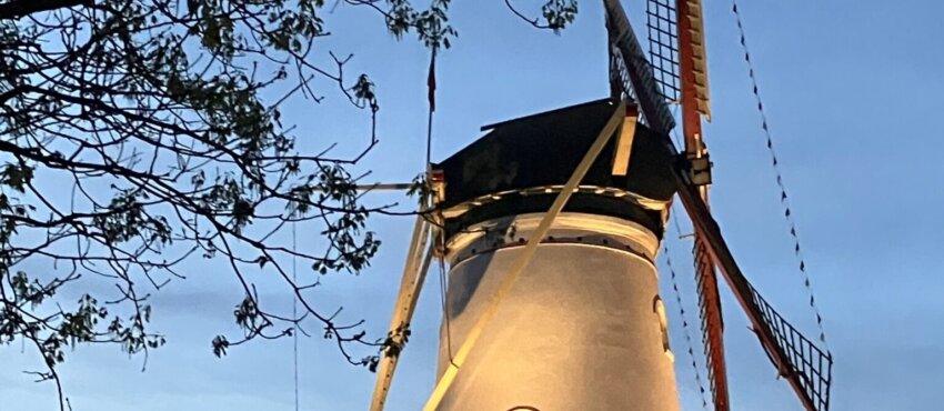 Versierde molen Aeolus in Wemeldinge