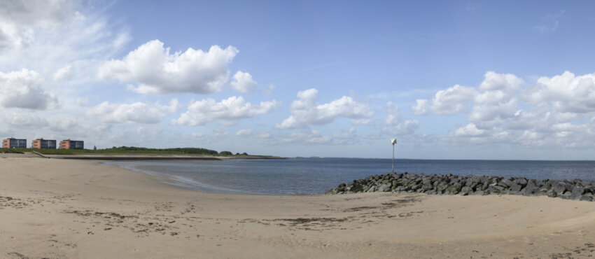 Leeg strandje van Wemeldinge aan Nationaal Park de Oosterschelde