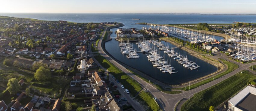 Luchtfoto met de jachthaven van Wemeldinge